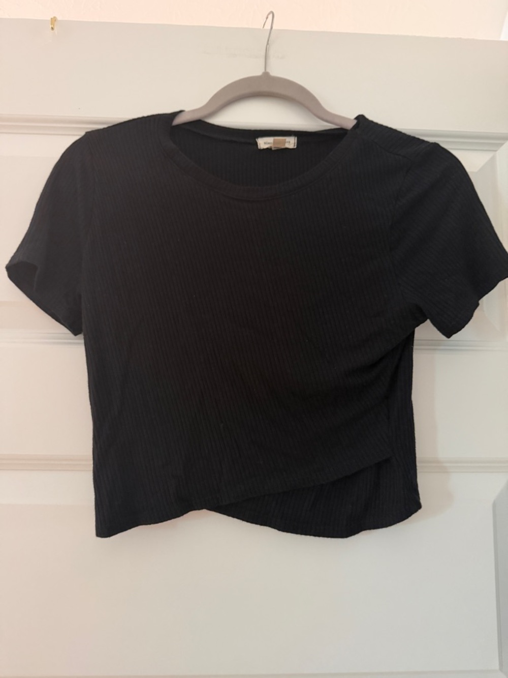 Urban Outfitters - Silence&Noise - Black Ribbed Cropped Tee with Overlap Hem - L